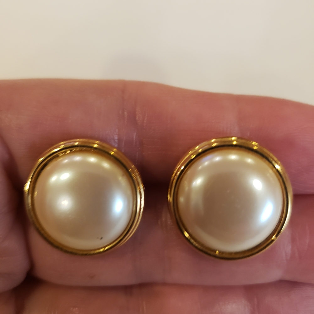 Vtg Monet Gold and Cream Pearl Earrings -approx .75" Diameter
